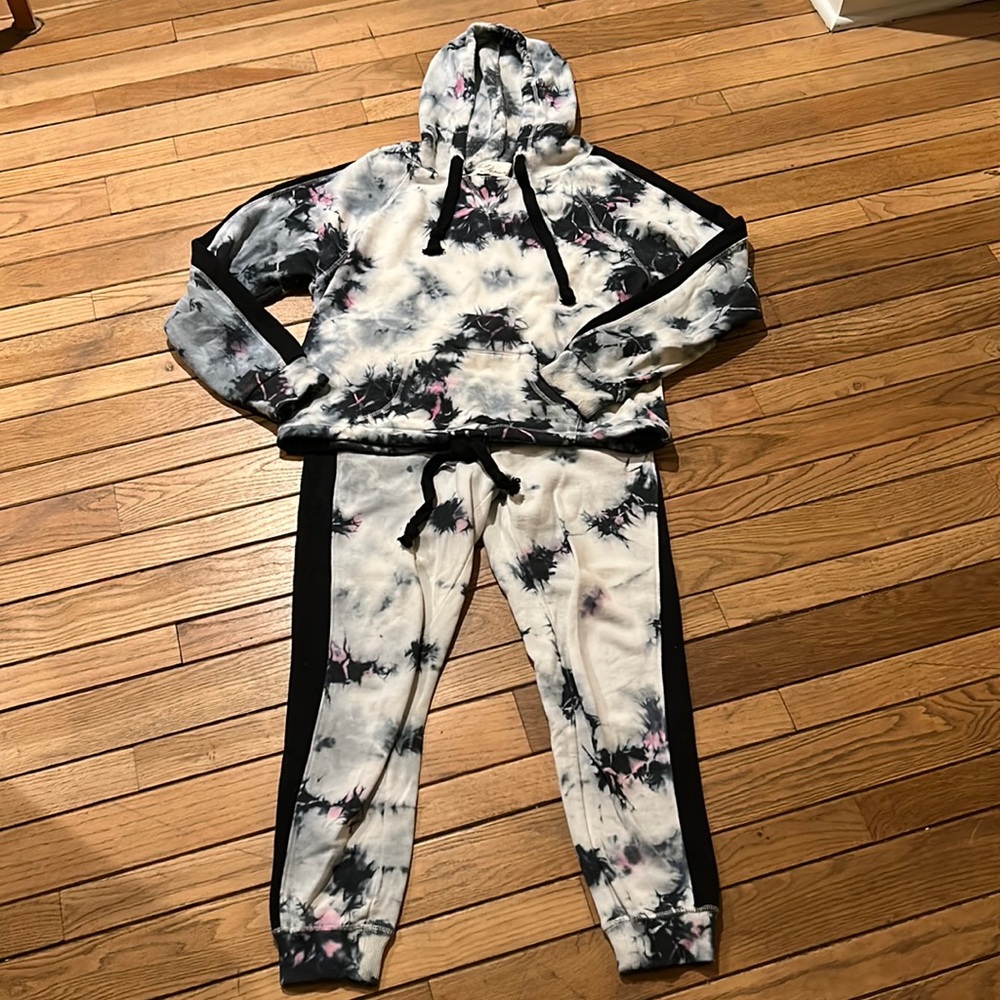 Super cute vintage Havana tie dyed set